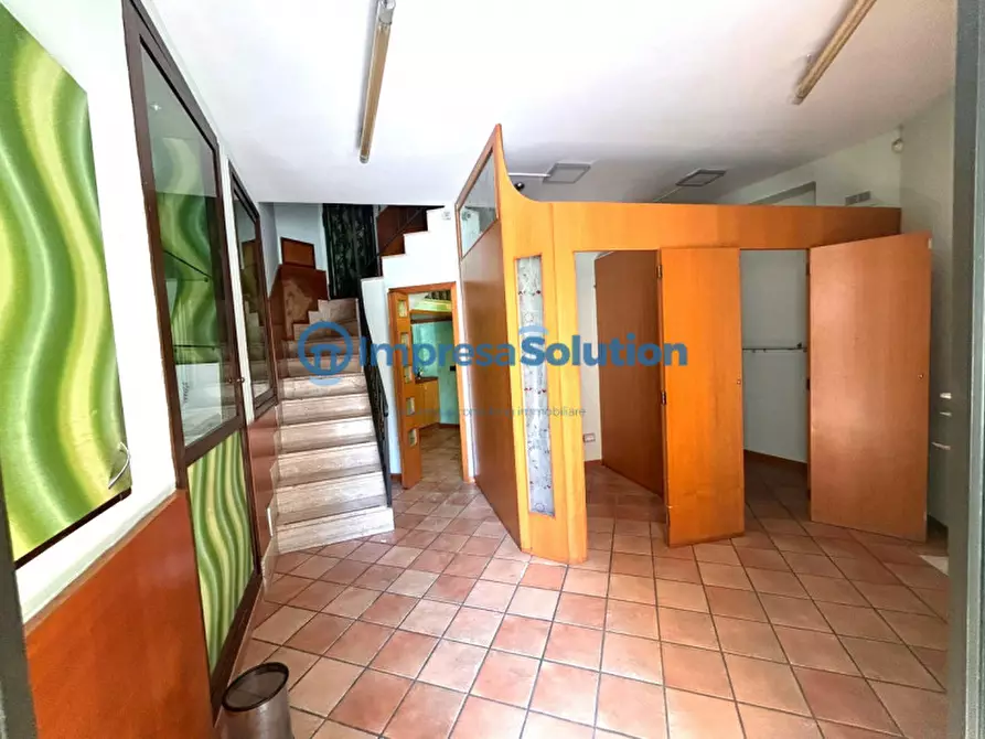 Immagine 5 di Negozio in affitto  in Via Gino Doria a Napoli