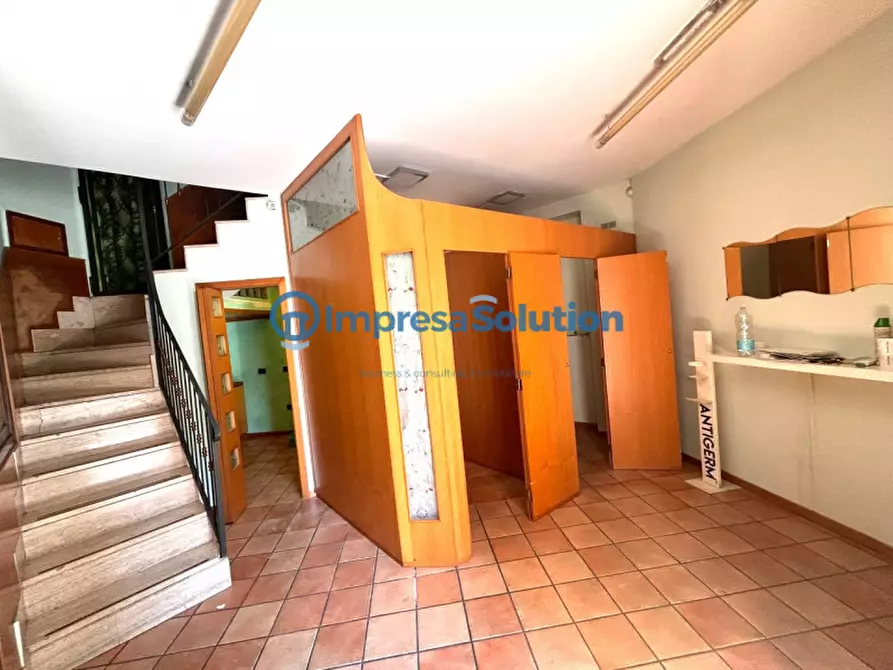 Immagine 7 di Negozio in affitto  in Via Gino Doria a Napoli