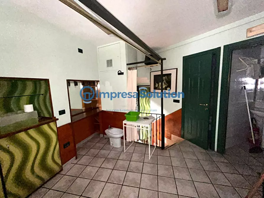 Immagine 15 di Negozio in affitto  in Via Gino Doria a Napoli