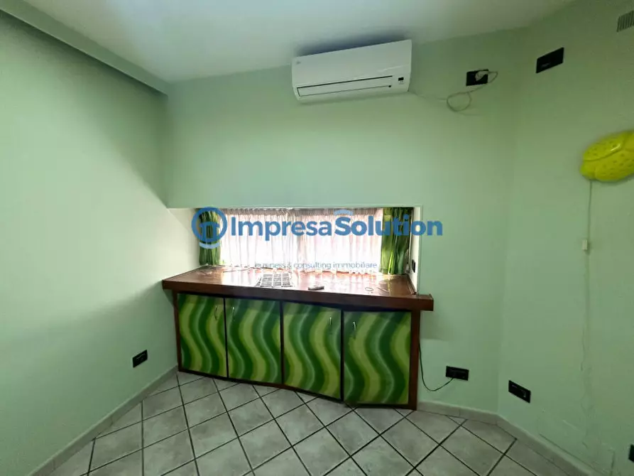 Immagine 17 di Negozio in affitto  in Via Gino Doria a Napoli