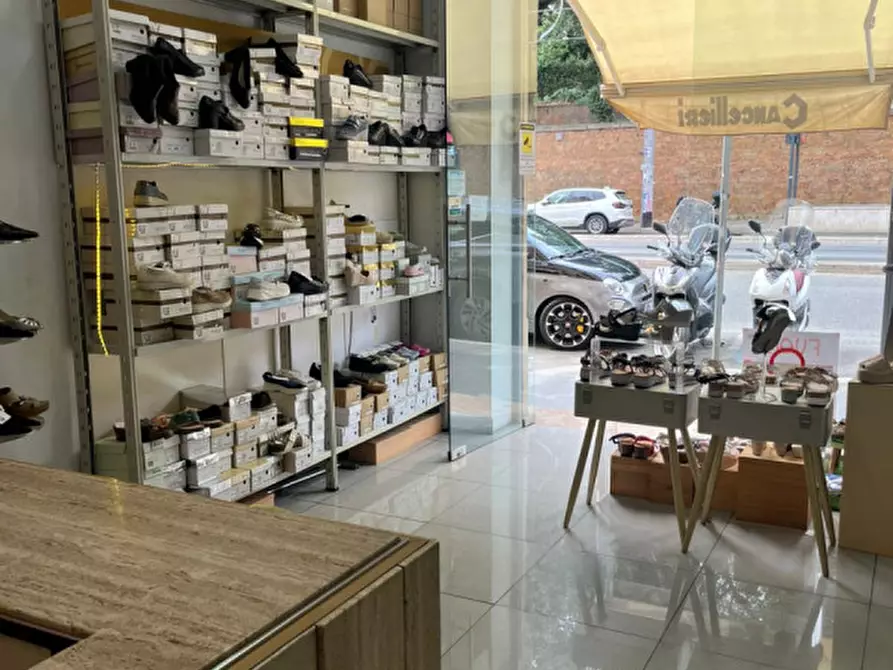 Immagine 3 di Negozio in vendita  in Via Emanuele Filiberto a Roma