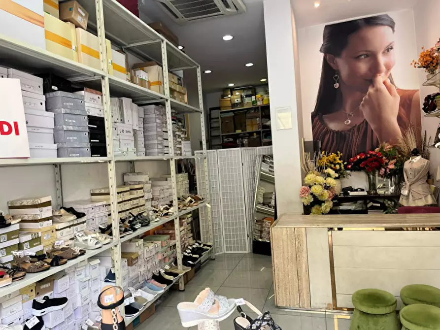 Immagine 4 di Negozio in vendita  in Via Emanuele Filiberto a Roma