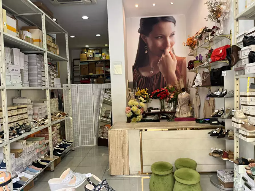 Immagine 6 di Negozio in vendita  in Via Emanuele Filiberto a Roma