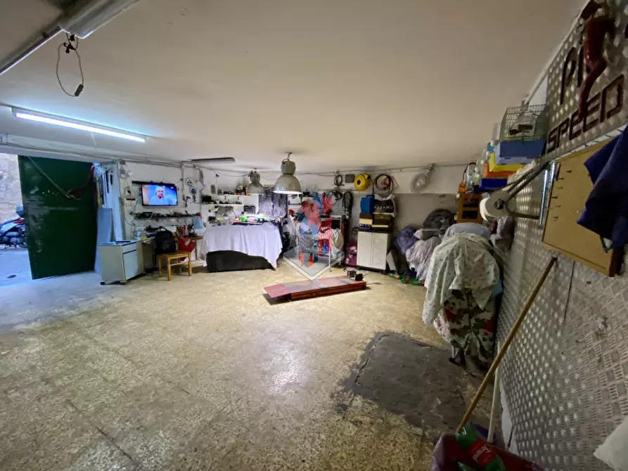 Immagine 2 di Negozio in vendita  in VIA ROSAROLL (adiacenze) a Napoli