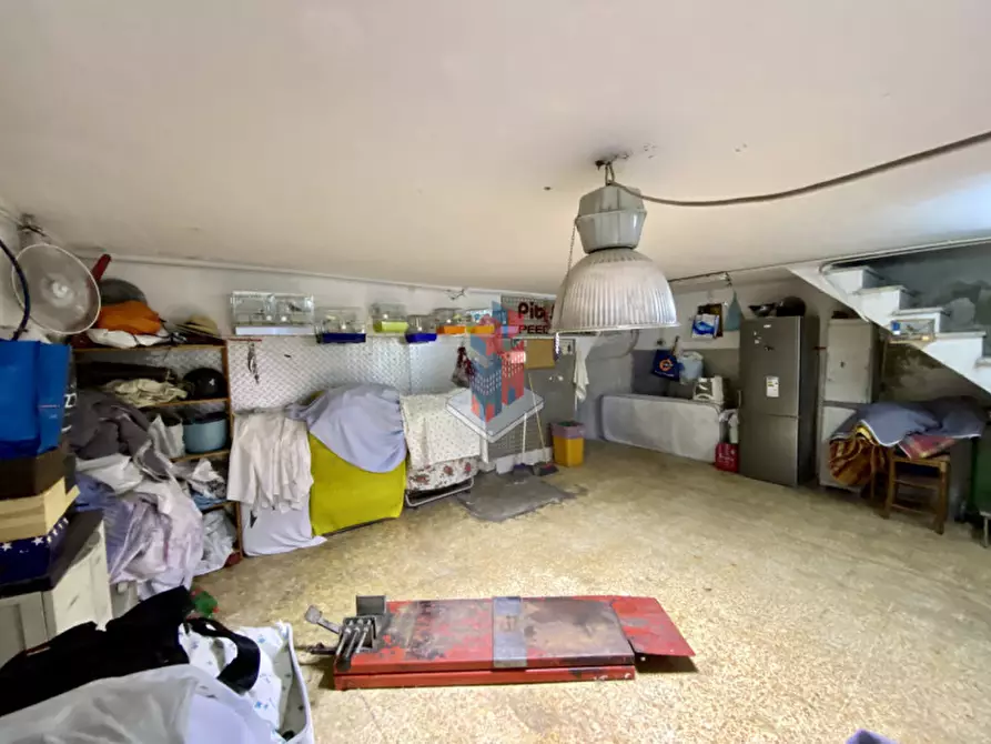 Immagine 3 di Negozio in vendita  in VIA ROSAROLL (adiacenze) a Napoli