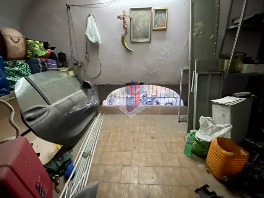 Immagine 5 di Negozio in vendita  in VIA ROSAROLL (adiacenze) a Napoli
