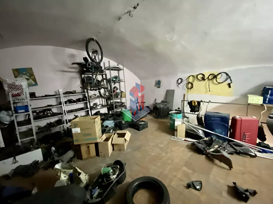 Immagine 7 di Negozio in vendita  in VIA ROSAROLL (adiacenze) a Napoli