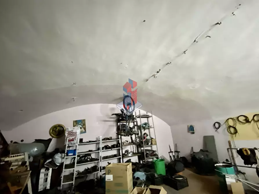 Immagine 8 di Negozio in vendita  in VIA ROSAROLL (adiacenze) a Napoli