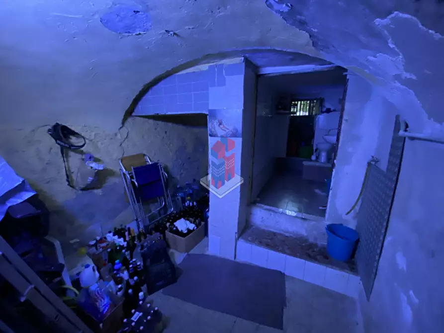 Immagine 11 di Negozio in vendita  in VIA ROSAROLL (adiacenze) a Napoli