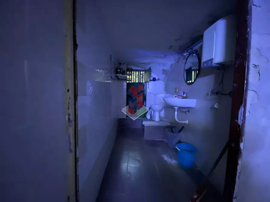 Immagine 12 di Negozio in vendita  in VIA ROSAROLL (adiacenze) a Napoli