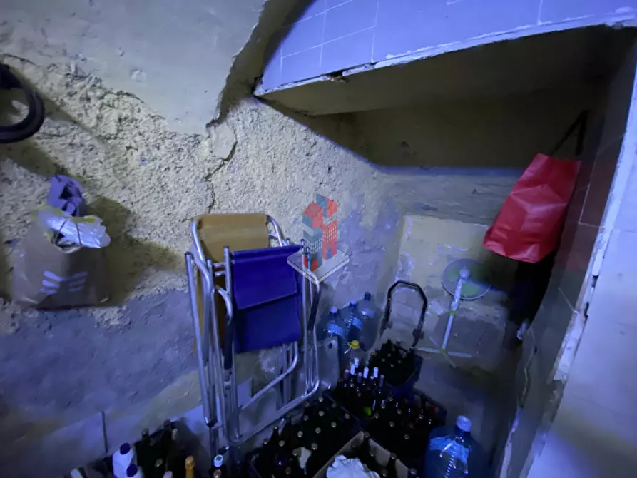 Immagine 13 di Negozio in vendita  in VIA ROSAROLL (adiacenze) a Napoli