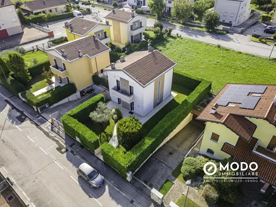 Immagine 2 di Casa indipendente in vendita  in Via San Martino a Dueville