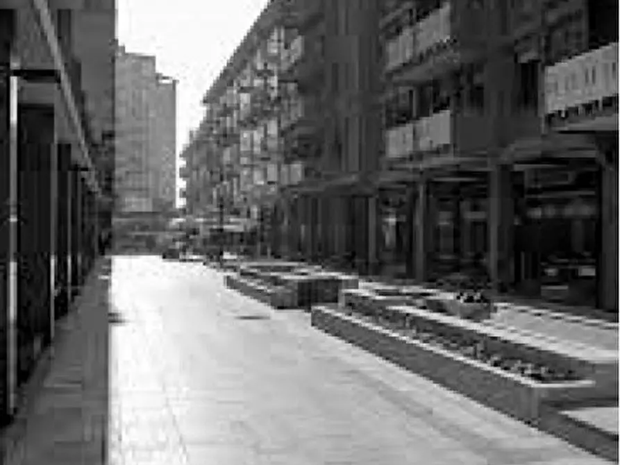 Immagine 3 di Negozio in vendita  in Via Giuseppe Jappelli a Abano Terme