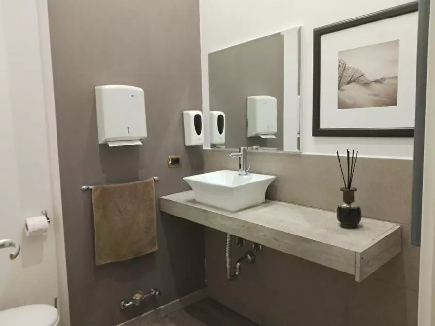 Immagine 15 di Negozio in vendita  in Corso Francesco Ferrucci 87/C a Torino