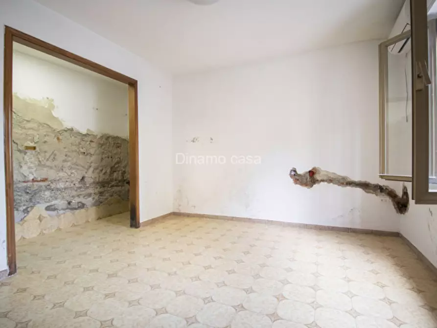 Immagine 2 di Casa indipendente in vendita  a Prato