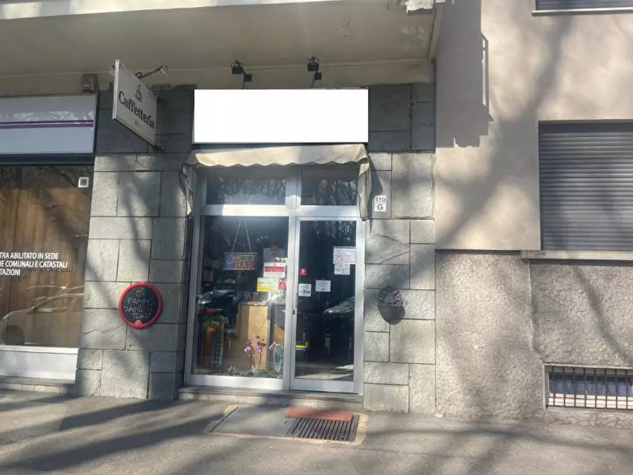 Immagine 1 di Negozio in vendita  in Corso Svizzera 119/G a Torino