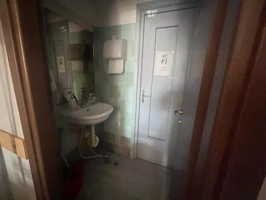 Immagine 7 di Negozio in vendita  in Corso Svizzera 119/G a Torino