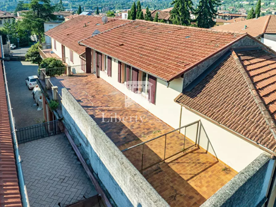 Immagine 2 di Casa bifamiliare in vendita  in Viale Marco Enrico Bossi a Salò