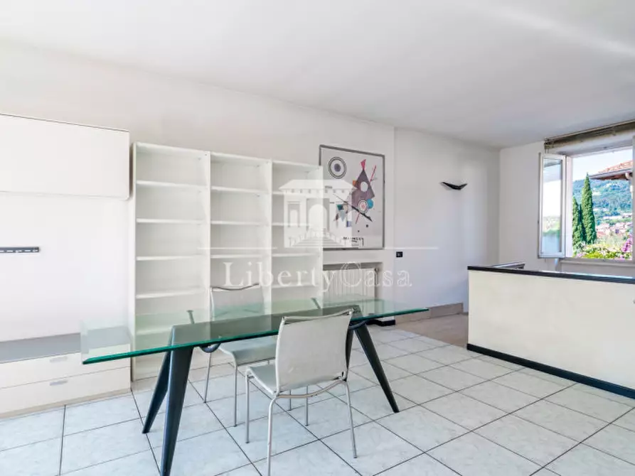 Immagine 3 di Casa bifamiliare in vendita  in Viale Marco Enrico Bossi a Salò
