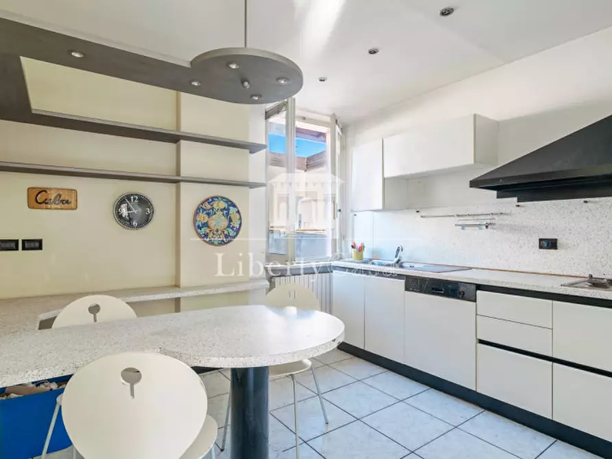 Immagine 8 di Casa bifamiliare in vendita  in Viale Marco Enrico Bossi a Salò