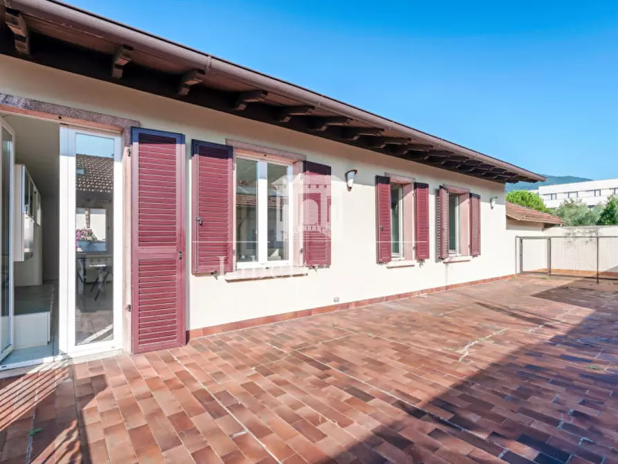 Immagine 11 di Casa bifamiliare in vendita  in Viale Marco Enrico Bossi a Salò