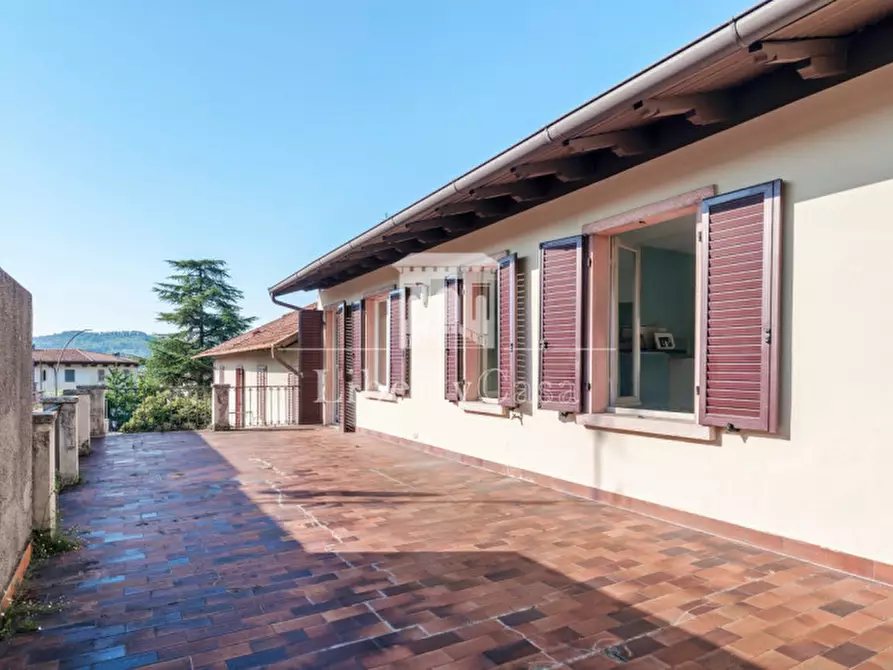 Immagine 12 di Casa bifamiliare in vendita  in Viale Marco Enrico Bossi a Salò