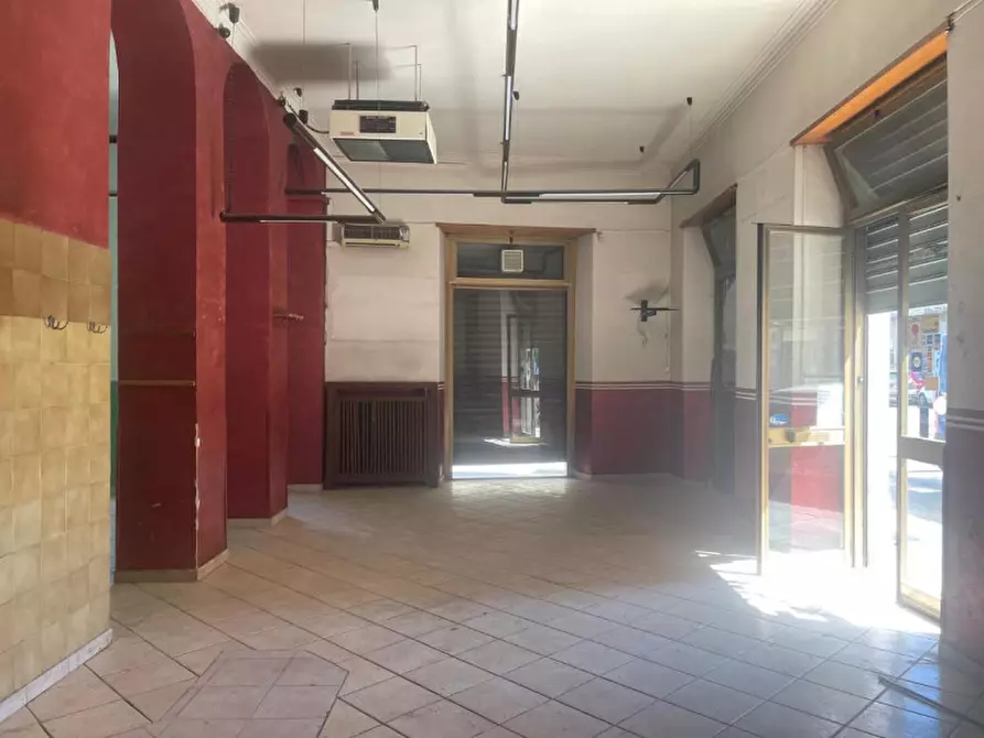 Immagine 4 di Negozio in affitto  in Via Cibrario 104 a Torino