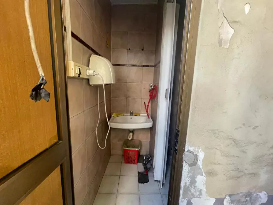 Immagine 12 di Negozio in affitto  in Via Cibrario 104 a Torino