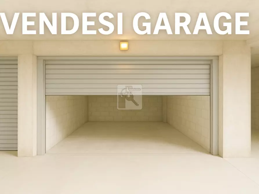 Immagine 1 di Garage in vendita  in Via Capitelli a Dro