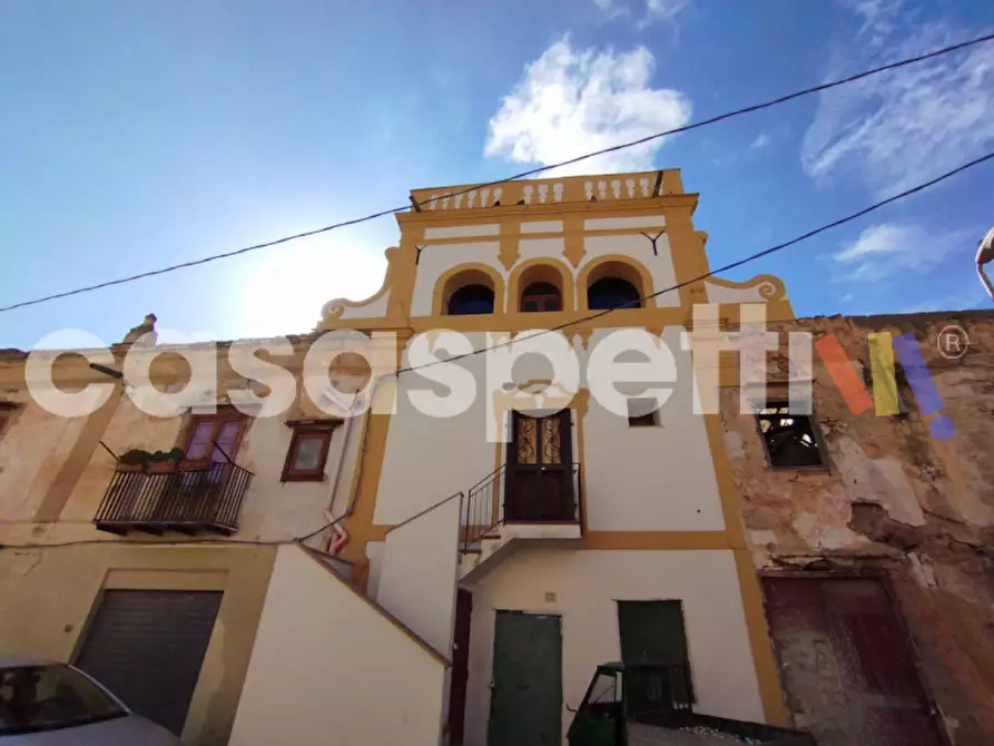 Immagine 1 di Palazzo in vendita  in Vicolo Chiazzese a Palermo