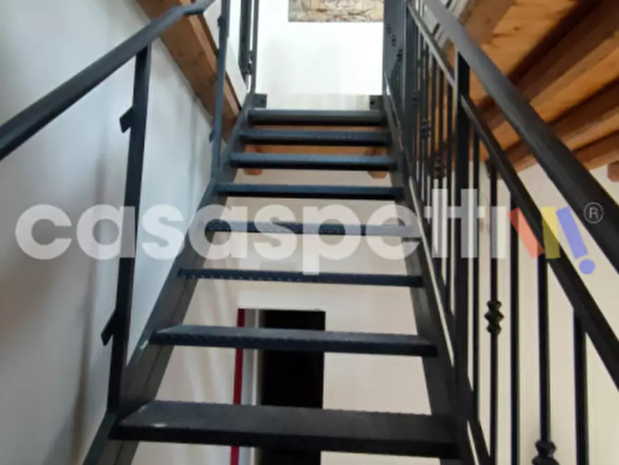 Immagine 10 di Palazzo in vendita  in Vicolo Chiazzese a Palermo