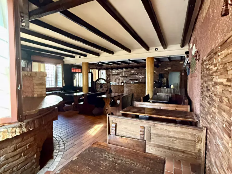 Immagine 9 di Negozio in affitto  in VIA ROMA a Sant'urbano