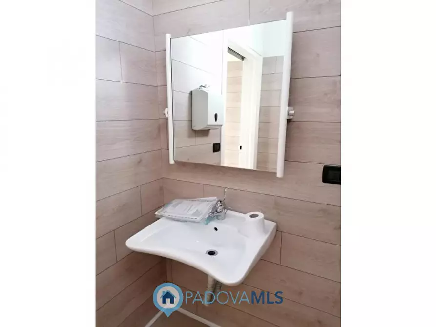 Immagine 5 di Negozio in affitto  in Via A. Gramsci, 75 a Cadoneghe