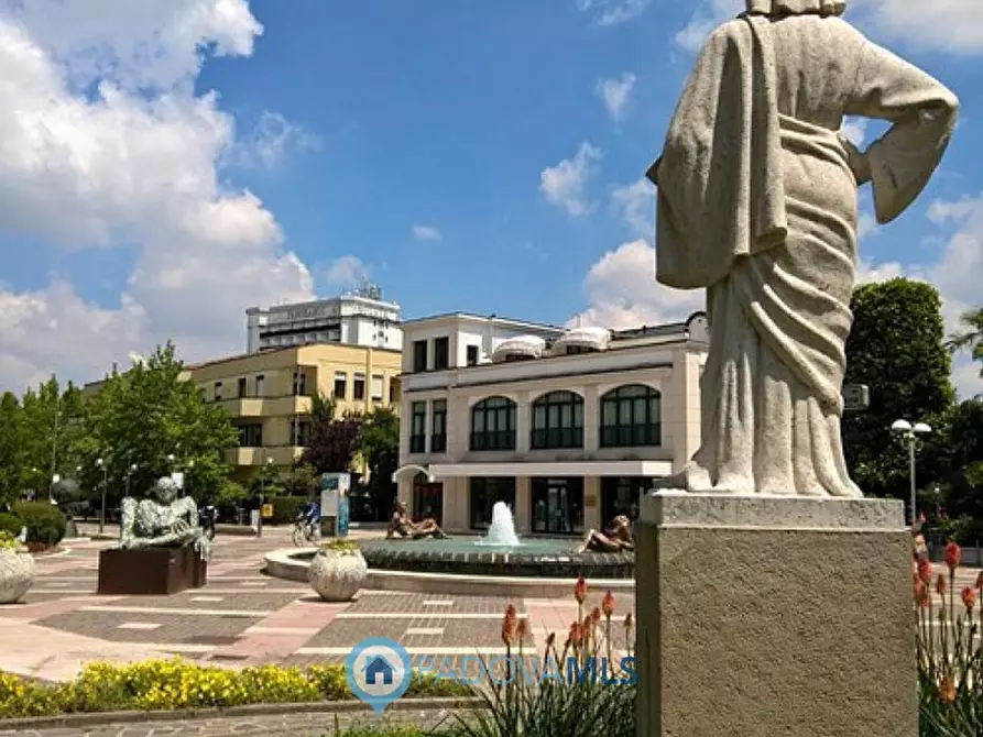 Immagine 4 di Negozio in vendita  in Via Giuseppe Jappelli a Abano Terme