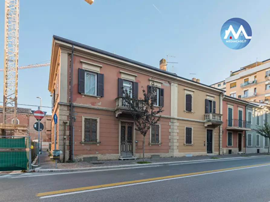 Immagine 1 di Casa bifamiliare in vendita  in Viale Alessandro Manzoni a Pesaro