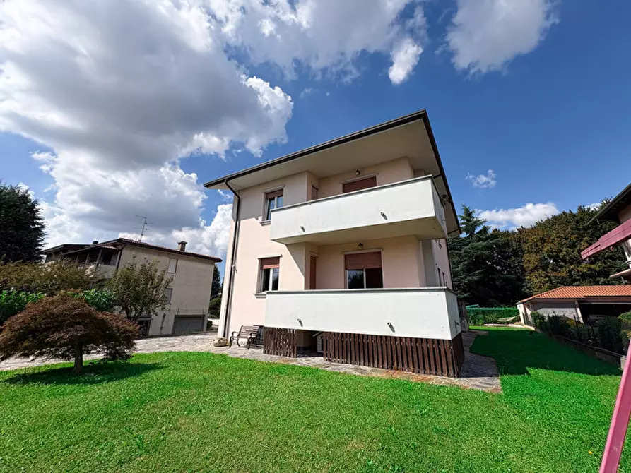 Immagine 2 di Casa trifamiliare in vendita  in Macherio Via Trento e Trieste 41 a Macherio