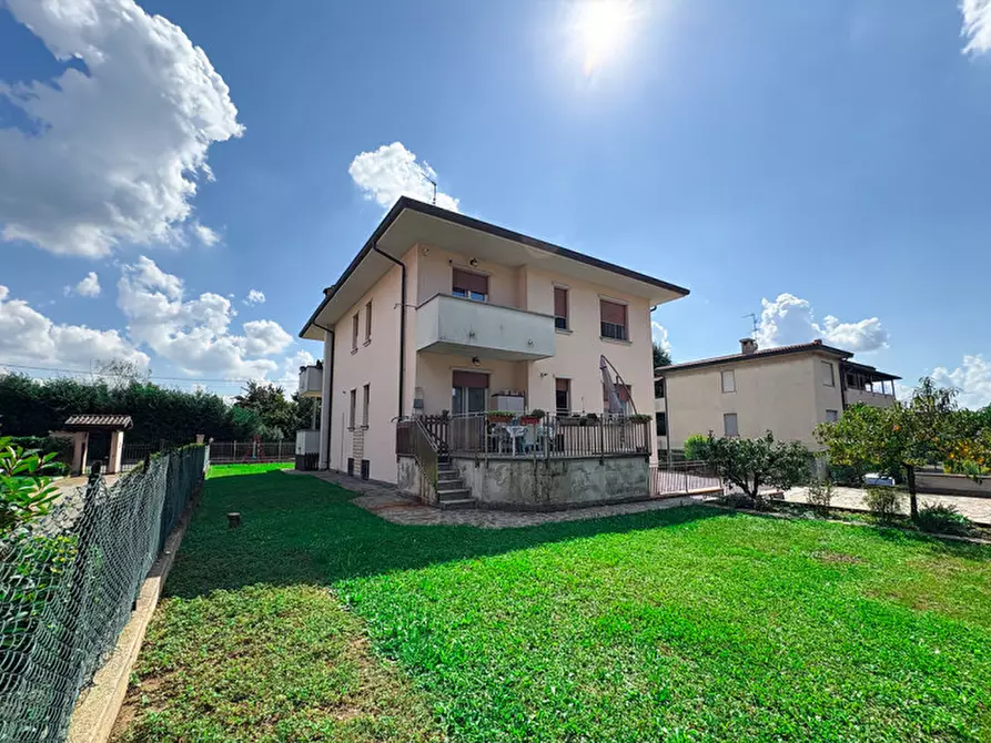 Immagine 3 di Casa trifamiliare in vendita  in Macherio Via Trento e Trieste 41 a Macherio