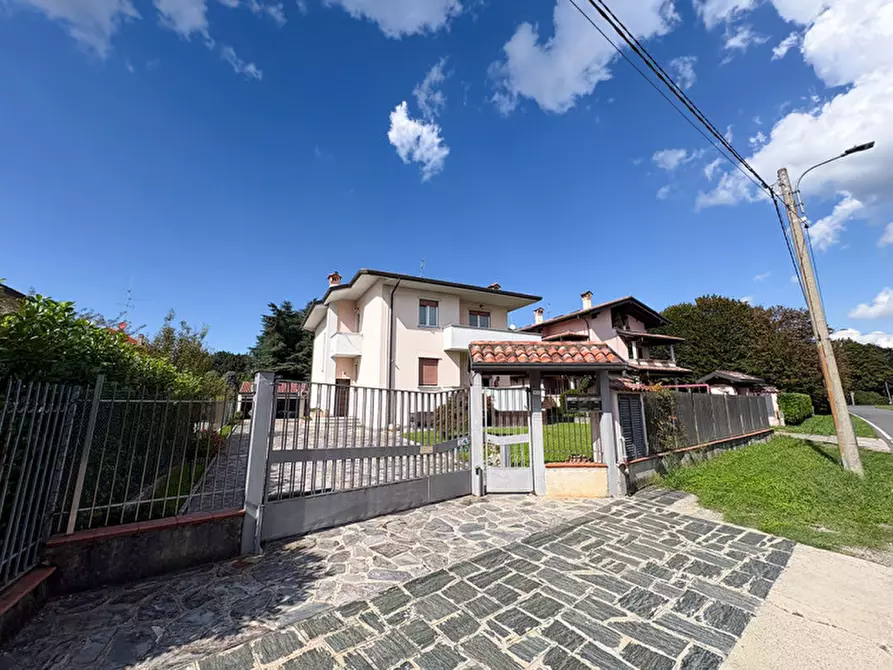 Immagine 4 di Casa trifamiliare in vendita  in Macherio Via Trento e Trieste 41 a Macherio