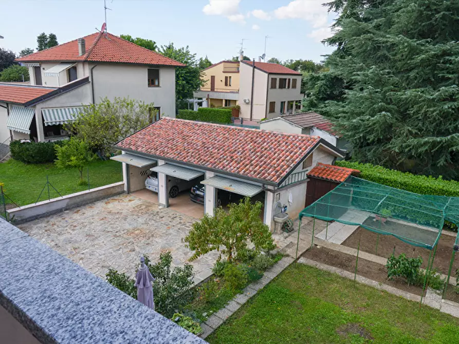 Immagine 5 di Casa trifamiliare in vendita  in Macherio Via Trento e Trieste 41 a Macherio