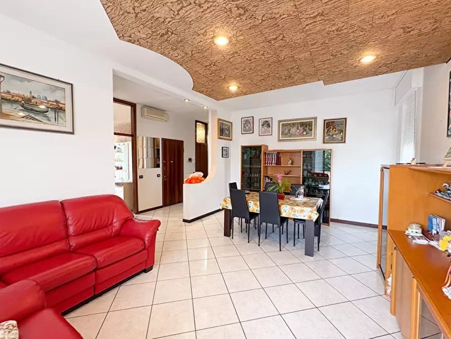 Immagine 6 di Casa trifamiliare in vendita  in Macherio Via Trento e Trieste 41 a Macherio