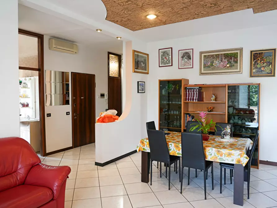 Immagine 10 di Casa trifamiliare in vendita  in Macherio Via Trento e Trieste 41 a Macherio