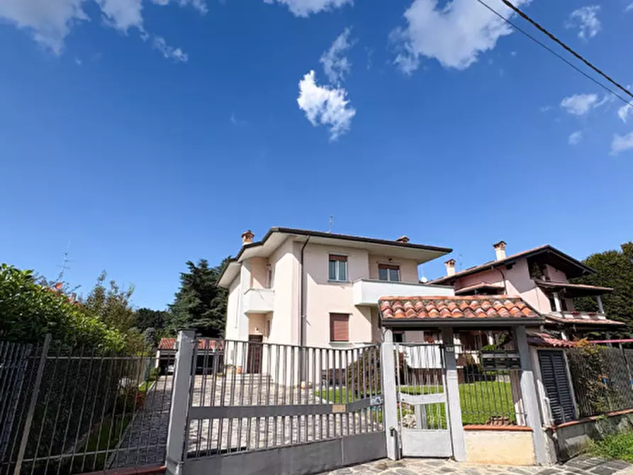 Immagine 60 di Casa trifamiliare in vendita  in Macherio Via Trento e Trieste 41 a Macherio