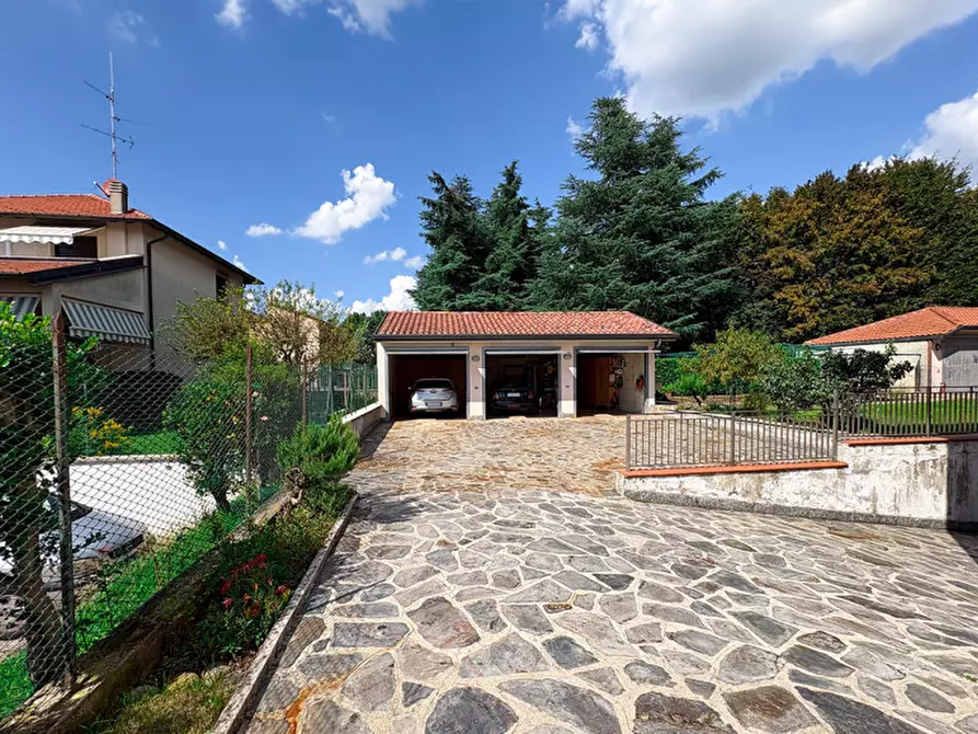 Immagine 64 di Casa trifamiliare in vendita  in Macherio Via Trento e Trieste 41 a Macherio