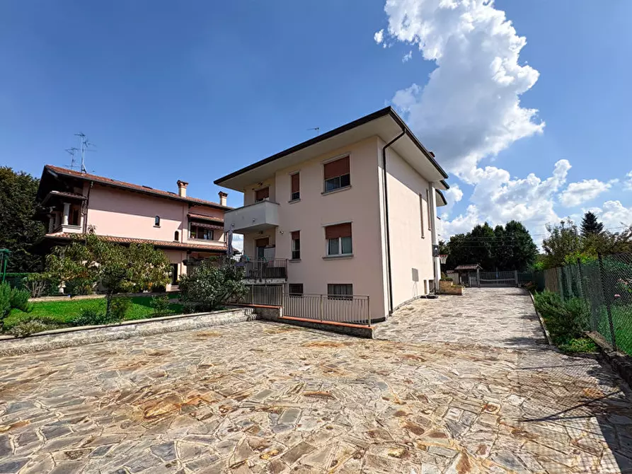 Immagine 65 di Casa trifamiliare in vendita  in Macherio Via Trento e Trieste 41 a Macherio