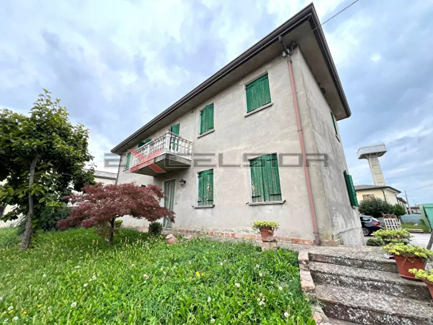 Immagine 1 di Villa in vendita  in Via G. Matteotti n.20 bis - Cavarzere (VE) a Cavarzere