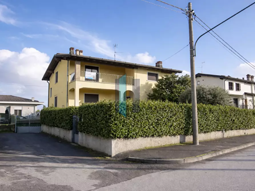 Immagine 1 di Villa in vendita  a Travagliato