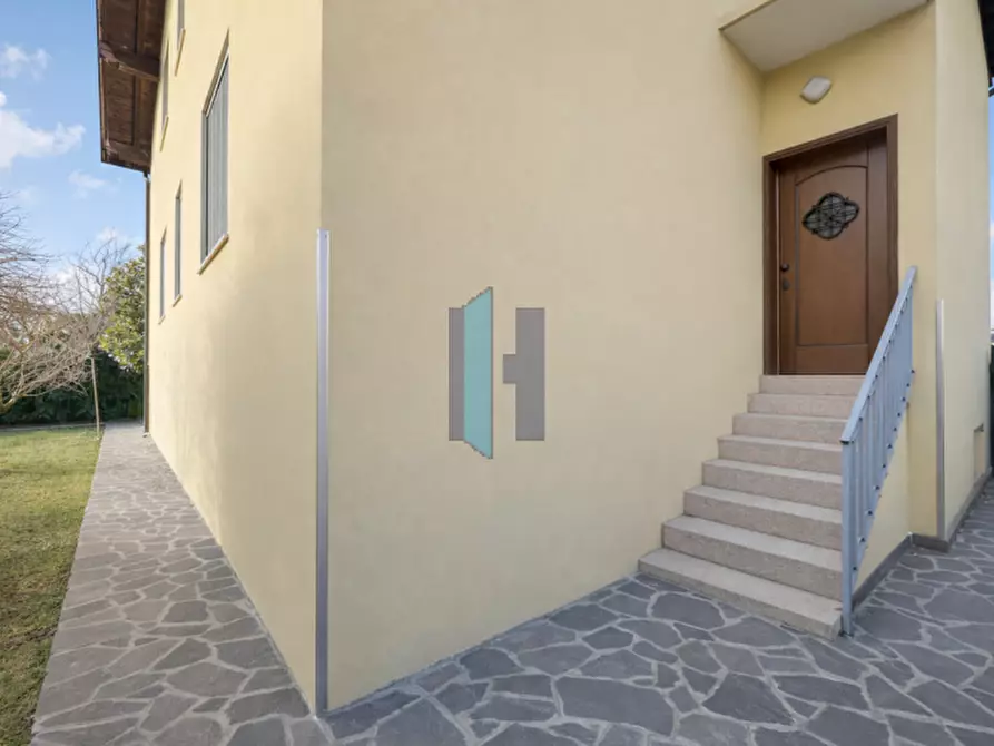 Immagine 21 di Villa in vendita  a Travagliato