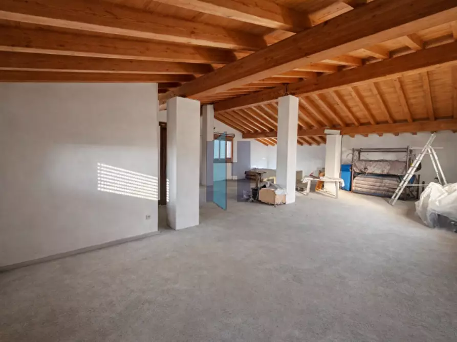 Immagine 26 di Villa in vendita  a Travagliato