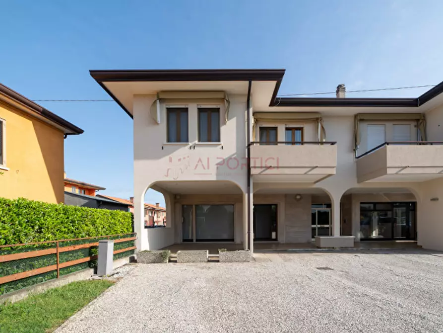 Immagine 2 di Negozio in vendita  in Via Alcide de Gasperi a Camponogara