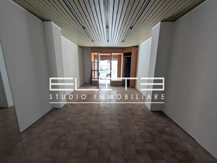 Immagine 3 di Negozio in affitto  in Corso Giovanni Amendola a Ancona